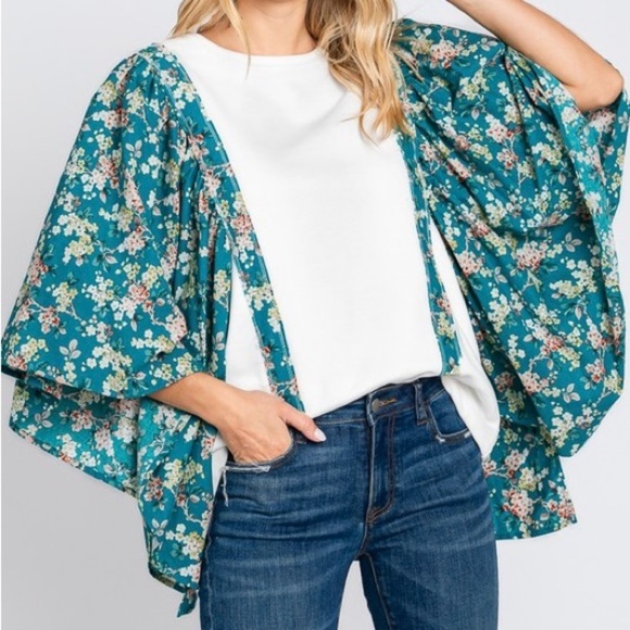 Floral Print Flutter Sleeve Oversized Top - Picture 3 of 5